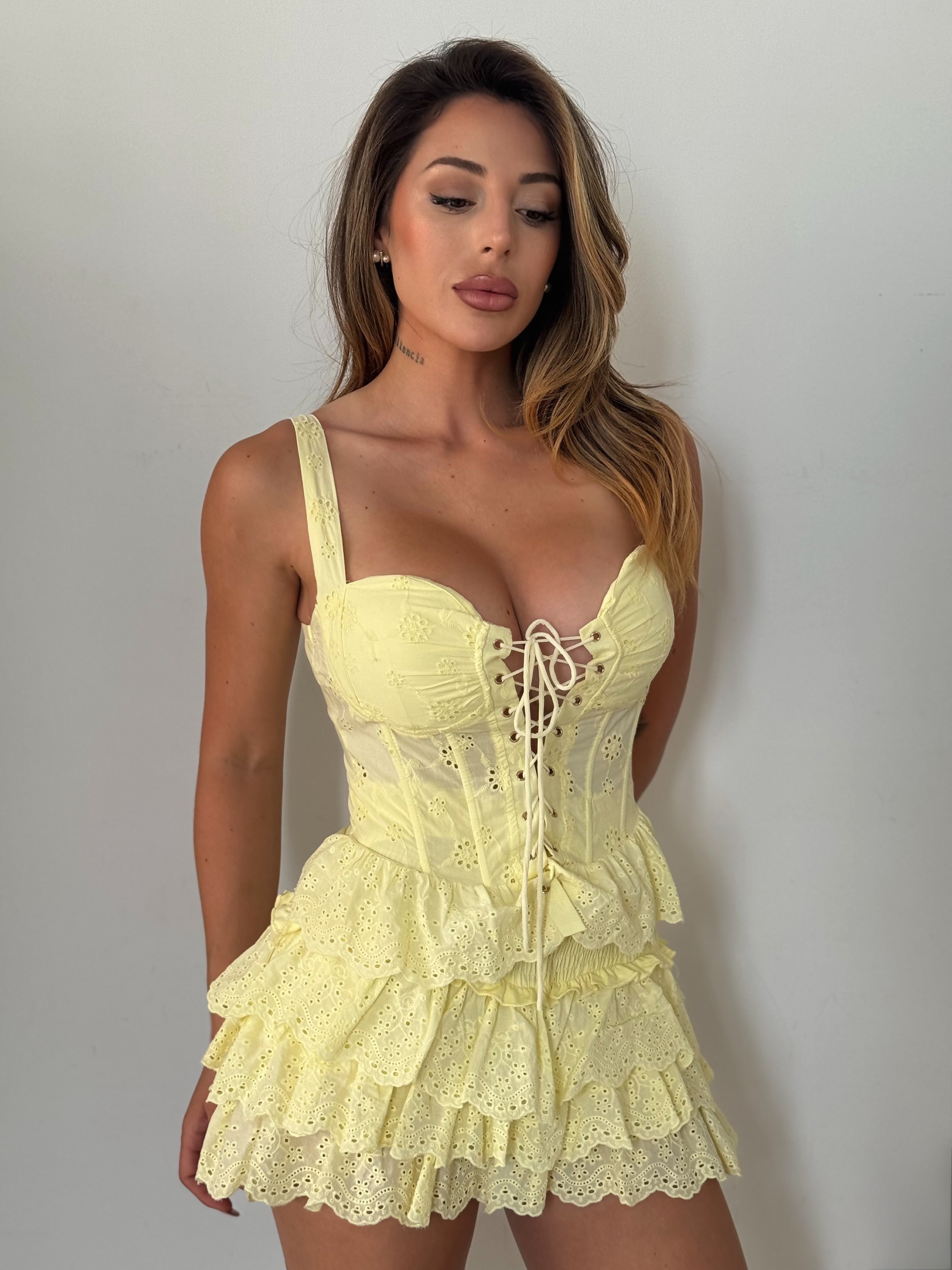 Conjunto amarillo